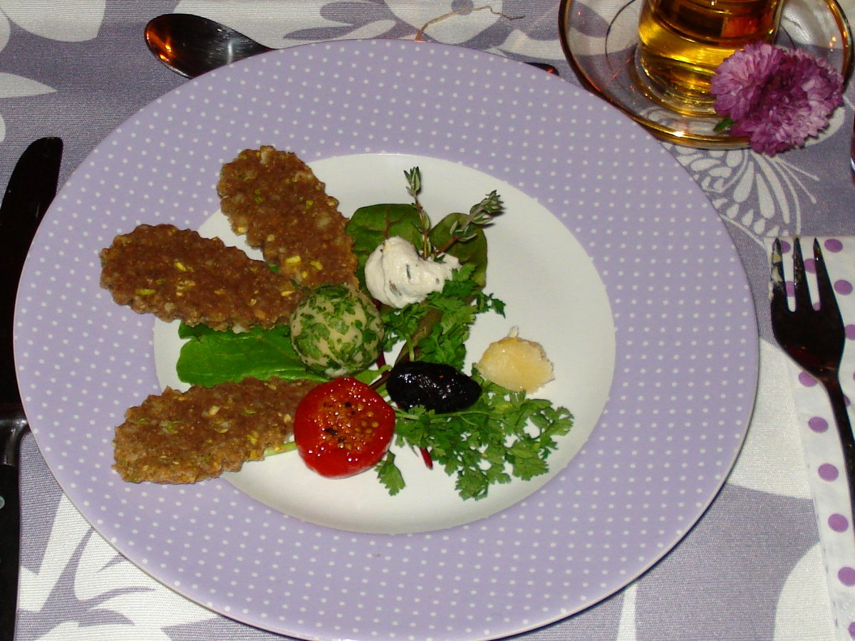 Mandeltoast mit Salat